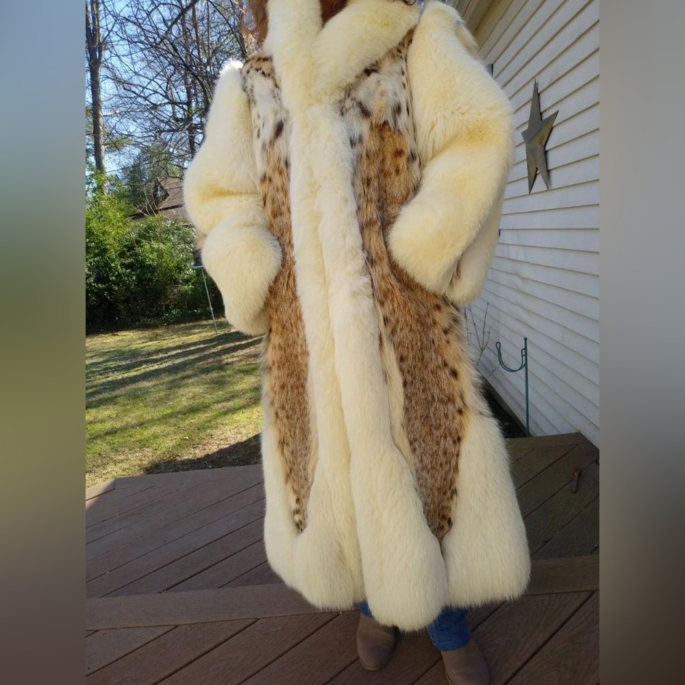 Affinity make. Real fur coat, full length. Size S/M